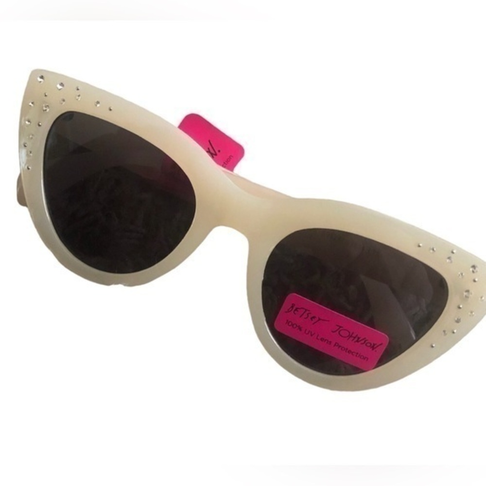 NWT Betsey Johnson Blush and Pink Cat Eye Rhinestone Sunglasses Printed sides